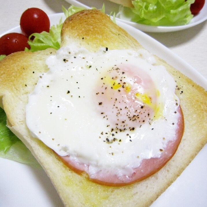 ちょい技で簡単♪ハムエッグトースト